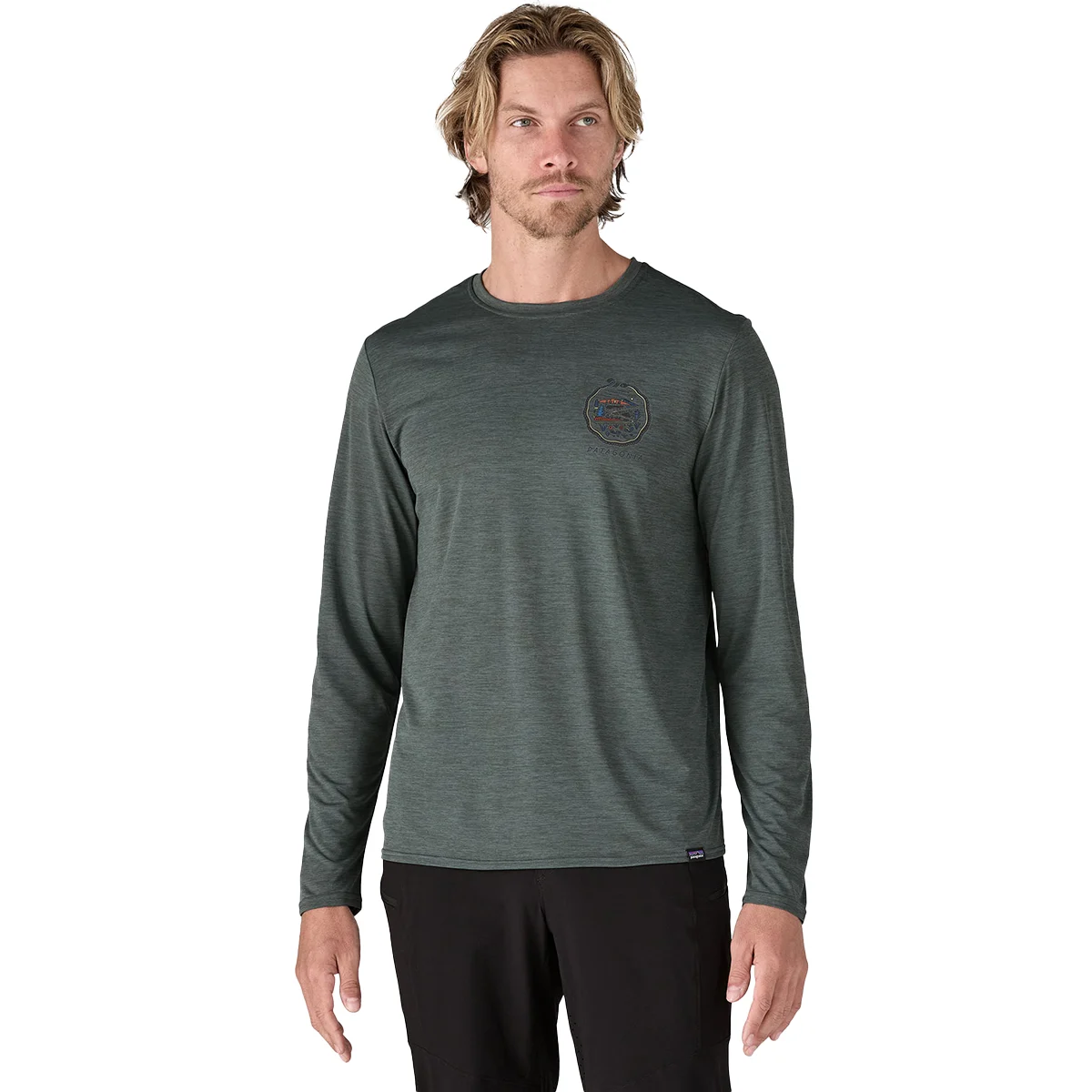 PATAGONIA M'S L/S CAP COOL DAILY GRAPHIC SHIRT COMMONTRAIL: NOUVEAU GREEN X-DYE  - Hiking T-shirt